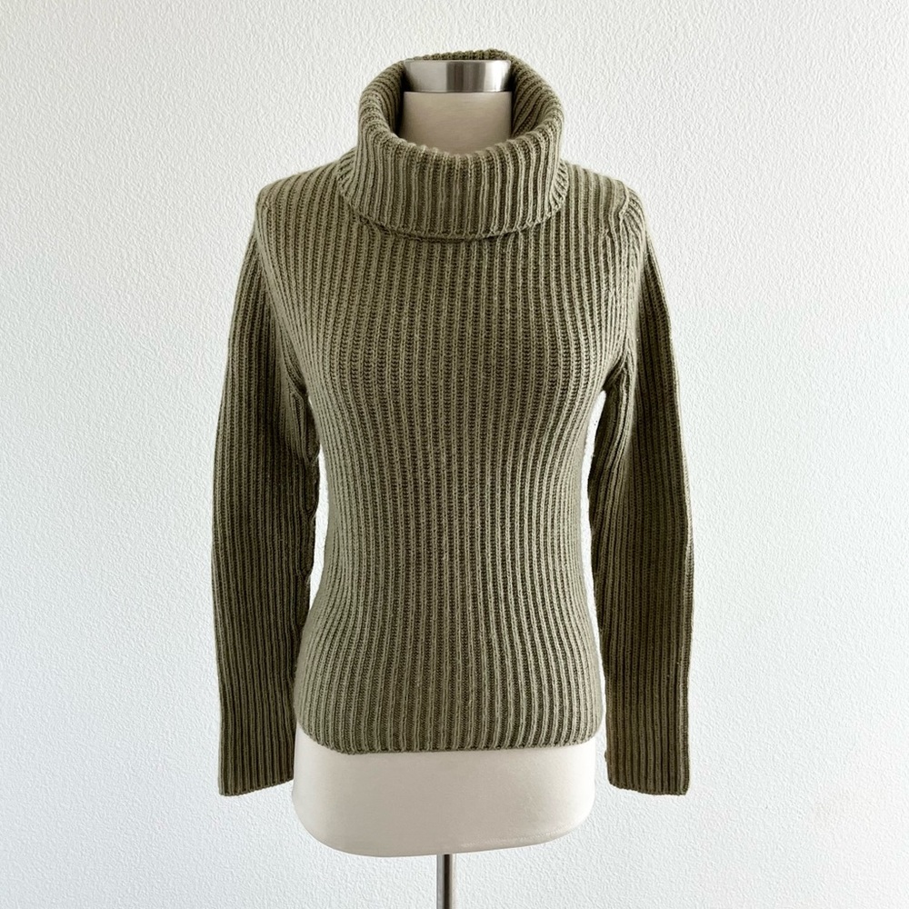 Ballantyne Vintage Ribbed Knit Cashmere Turtleneck Sweater